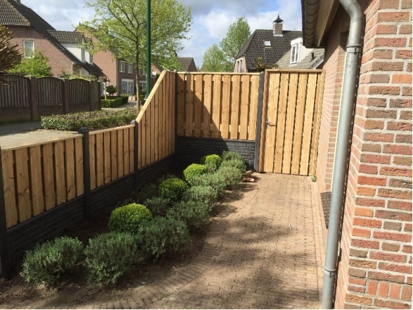 Hout-betonschutting